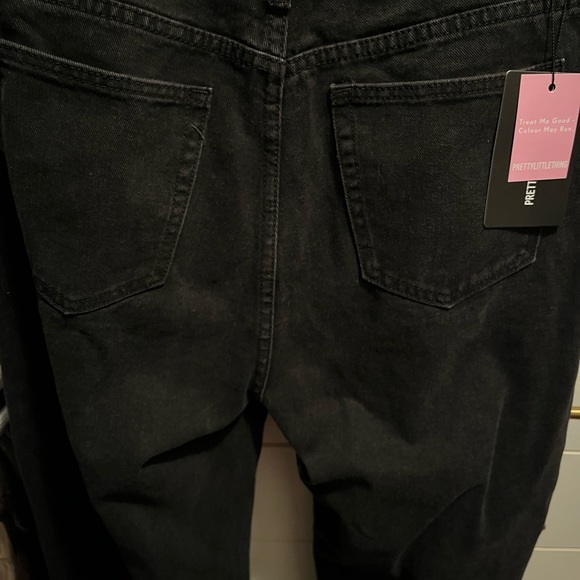 Pretty Little Thing Black Mom Jeans - Picture 4 of 6